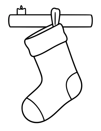 Dibujo lineal en blanco y negro de un calcetín navideño colgado de la repisa de una chimenea con una vela encendida en el lado izquierdo.